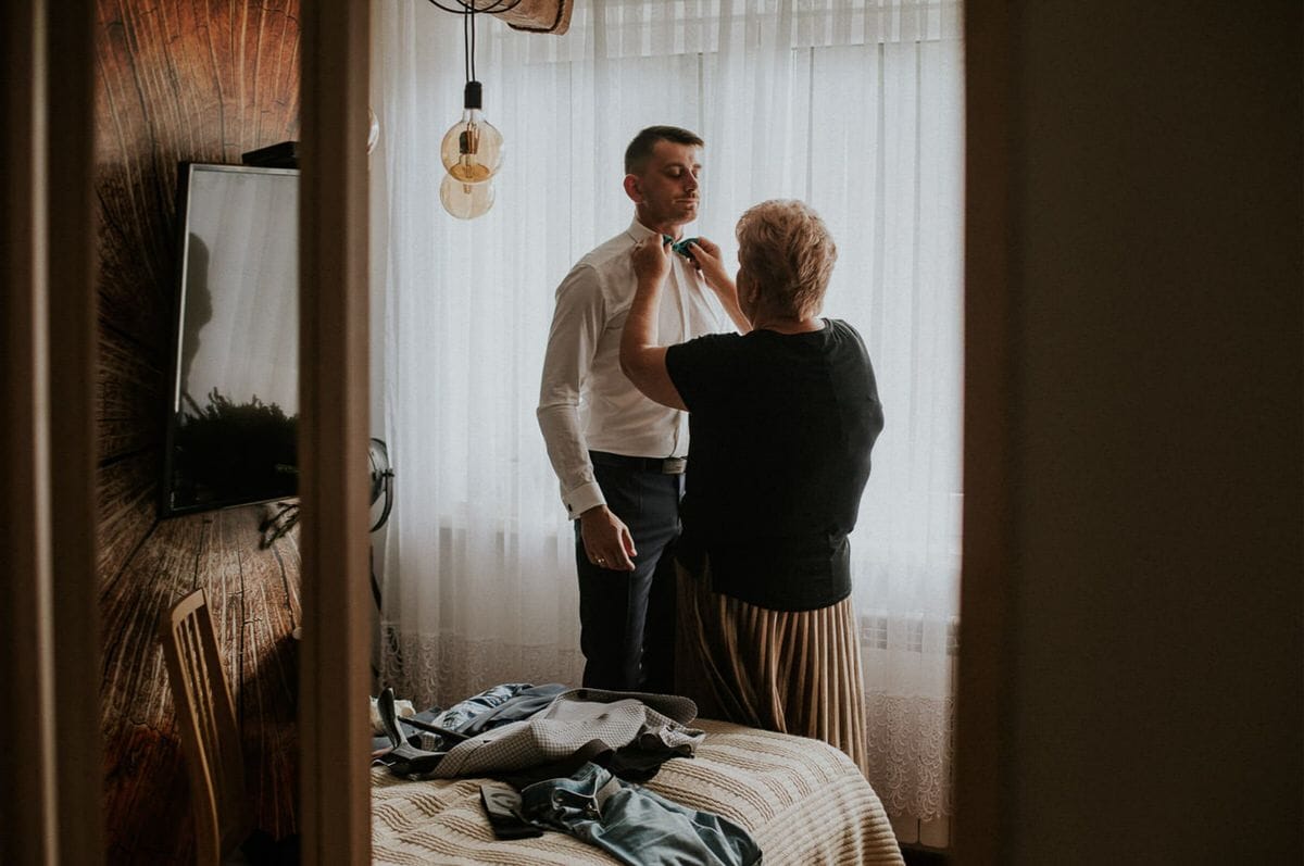 Pomoc w wiązaniu muchy przy oknie