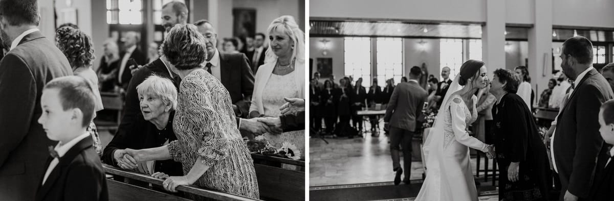 Eleganckie wesele w kościele, ludzie składają gratulacje.