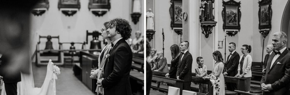 Ślub w kościele, goście stoją podczas ceremonii.